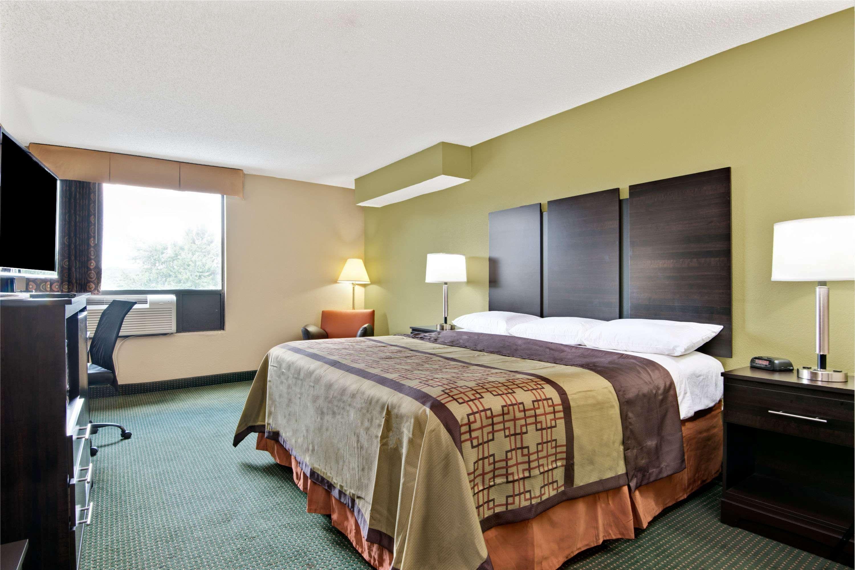 Super 8 By Wyndham Raleigh North East Exterior foto