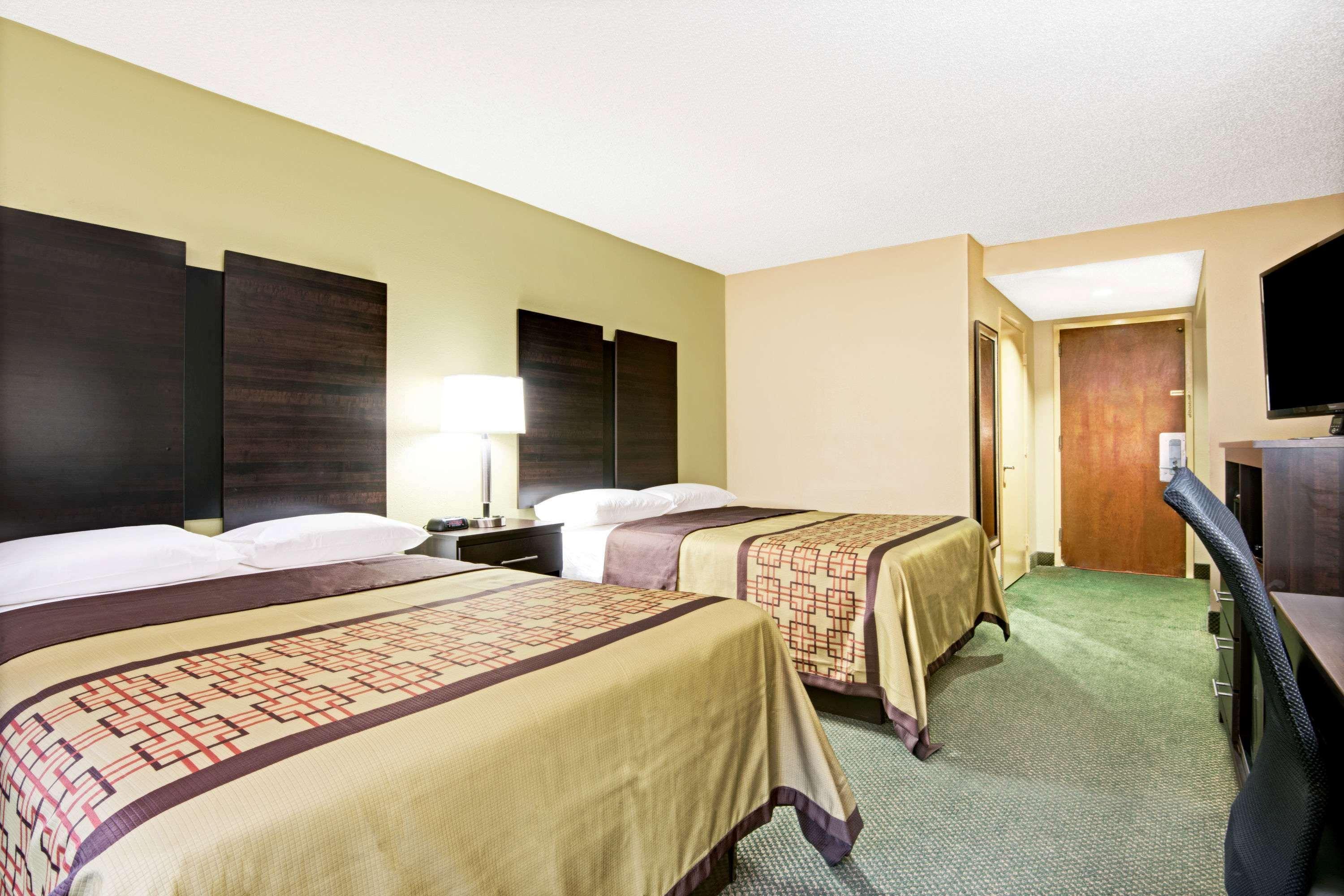 Super 8 By Wyndham Raleigh North East Exterior foto