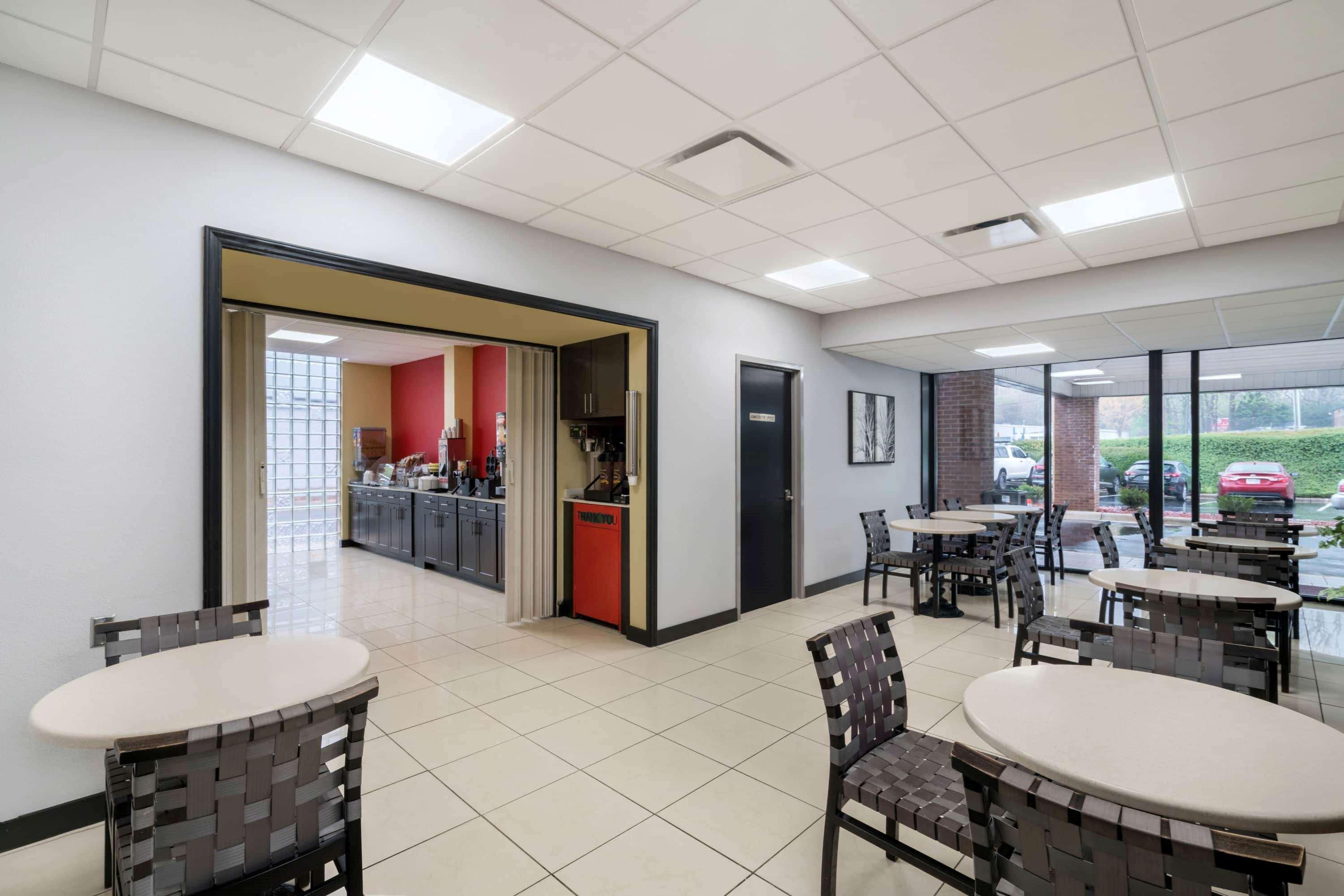 Super 8 By Wyndham Raleigh North East Exterior foto