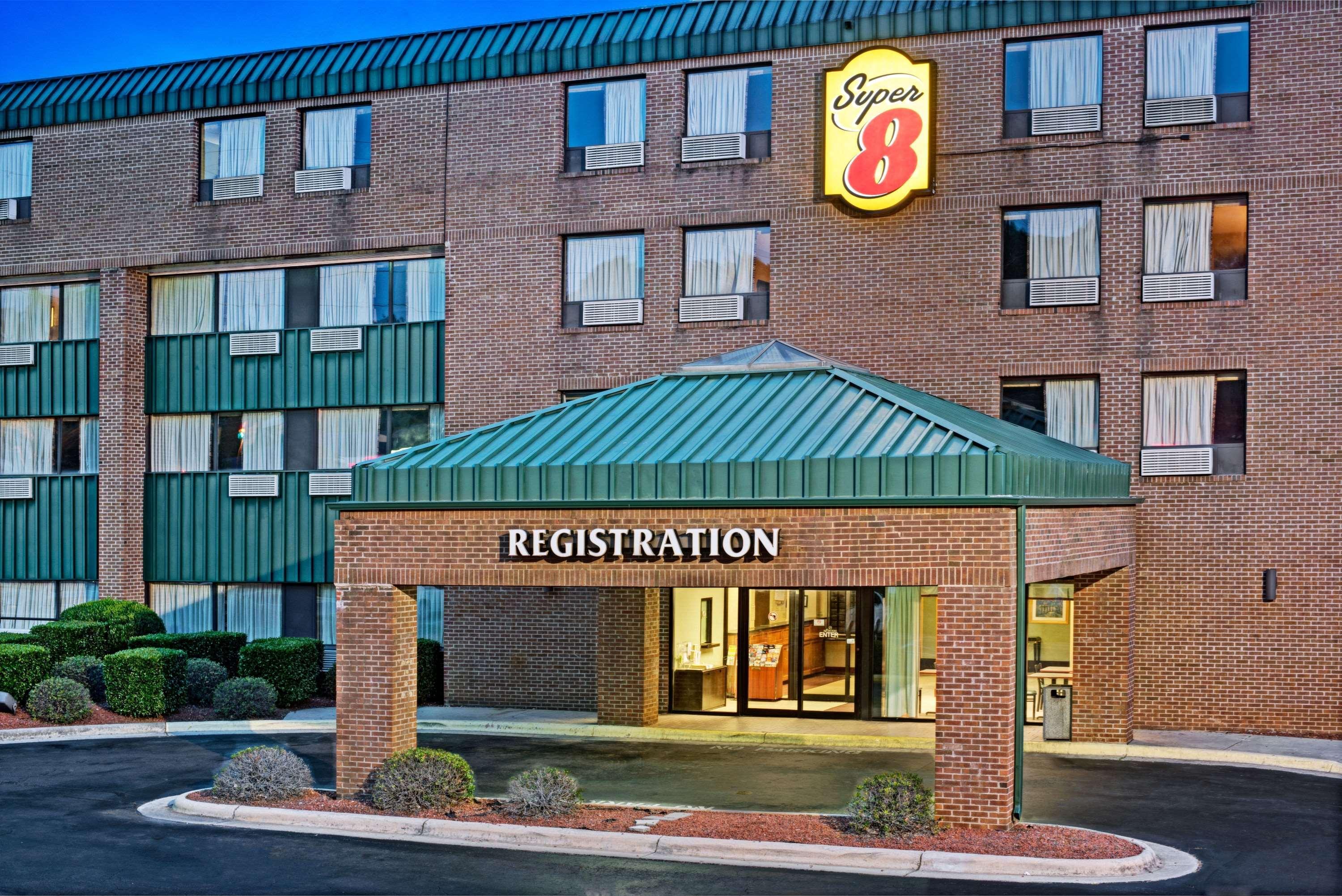 Super 8 By Wyndham Raleigh North East Exterior foto